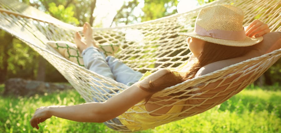 Kalm_with_Kava-Herbal-Tea-vs-Kava-Whats-the-Difference Relaxing in a hammock; a sunny afternoon